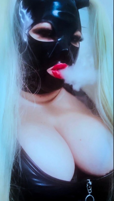 Foto di nudo di fuga di OnlyFans di Mistress Royale Femdom Findom Ruinatrix
