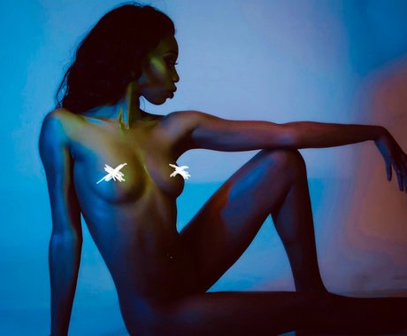 Foto di nudo di fuga di OnlyFans di The Galactic Goddess Lips 