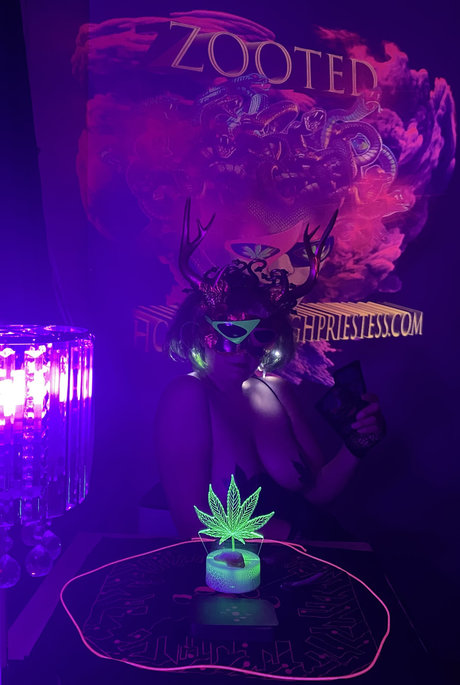 Hollyweed Highpriestess