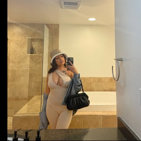 Foto di nudo di fuga di OnlyFans di Honduran Princess