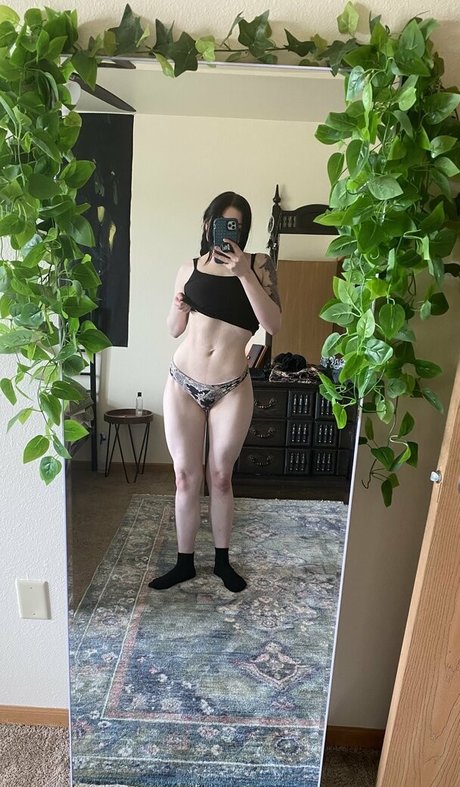 Foto di nudo di fuga di OnlyFans di Estherlynnriefree