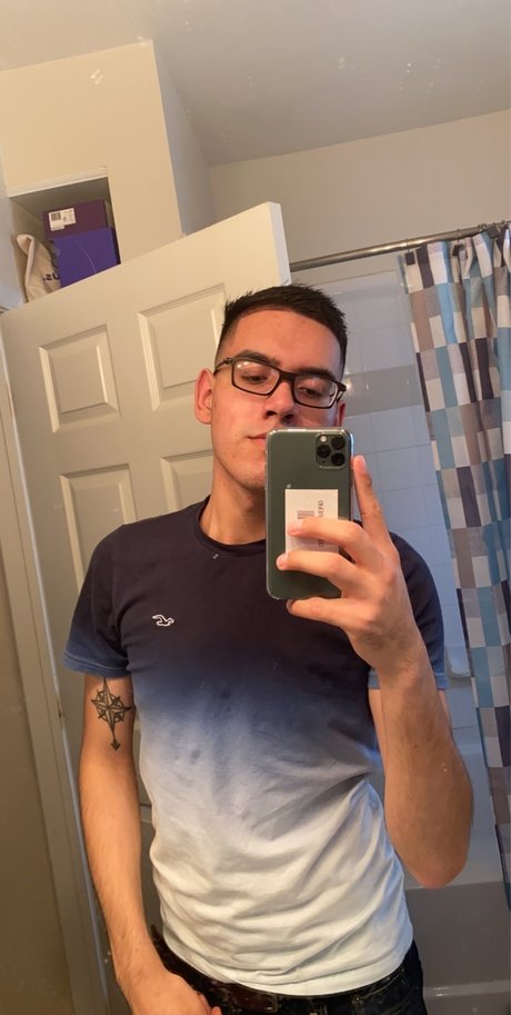 Foto di nudo di fuga di OnlyFans di Nathan