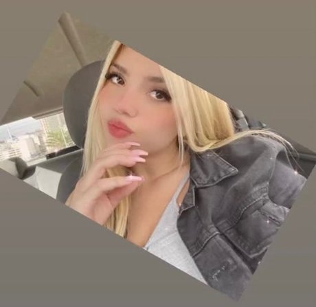 Foto di nudo di fuga di OnlyFans di Natalie Camila