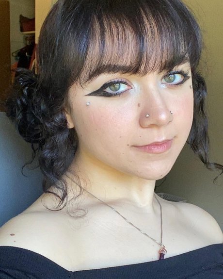 Foto di nudo di fuga di OnlyFans di Violet