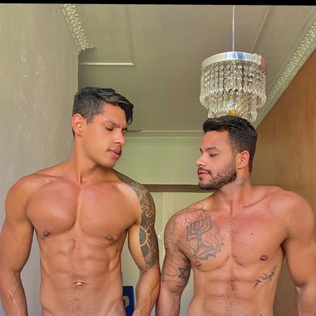 Foto di nudo di fuga di OnlyFans di Couple Urban Xxl