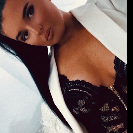 Foto di nudo di fuga di OnlyFans di Bee Gee