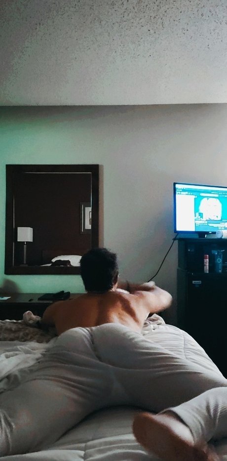 Foto di nudo di fuga di OnlyFans di 80am