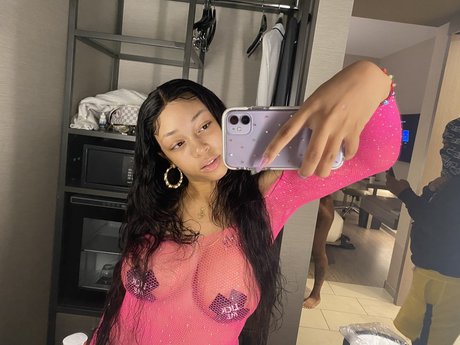 Foto di nudo di fuga di OnlyFans di Sweettitss