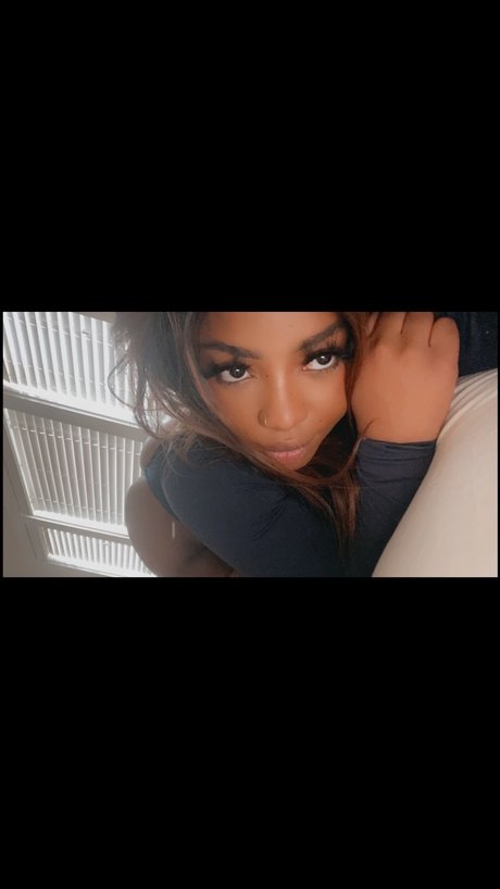 Foto di nudo di fuga di OnlyFans di Stella Luxe