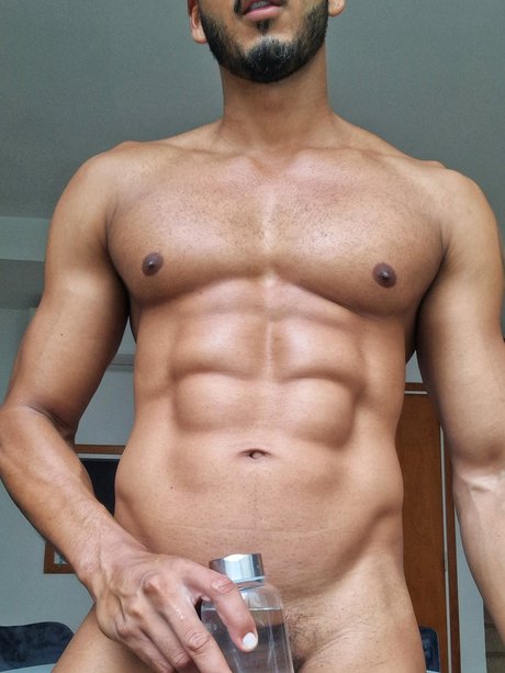 Foto di nudo di fuga di OnlyFans di Tony