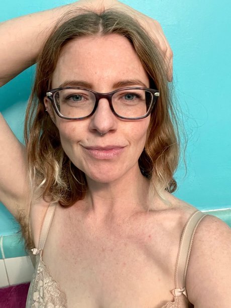 Foto di nudo di fuga di OnlyFans di Erin