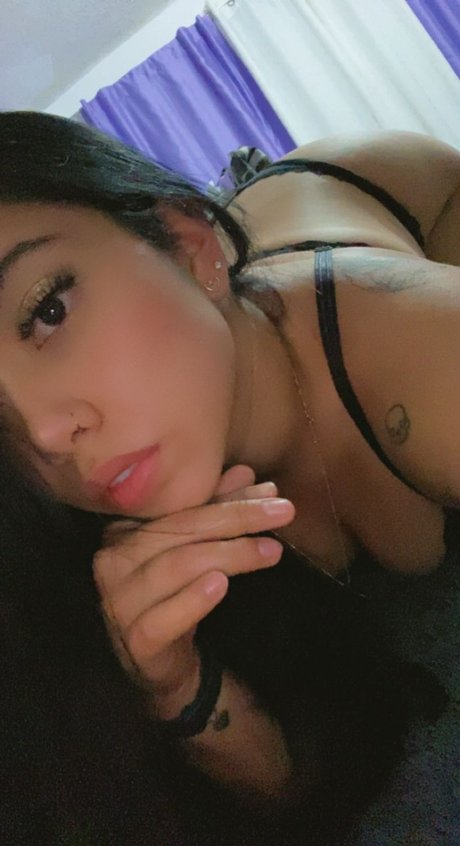 Foto di nudo di fuga di OnlyFans di Paola Miel