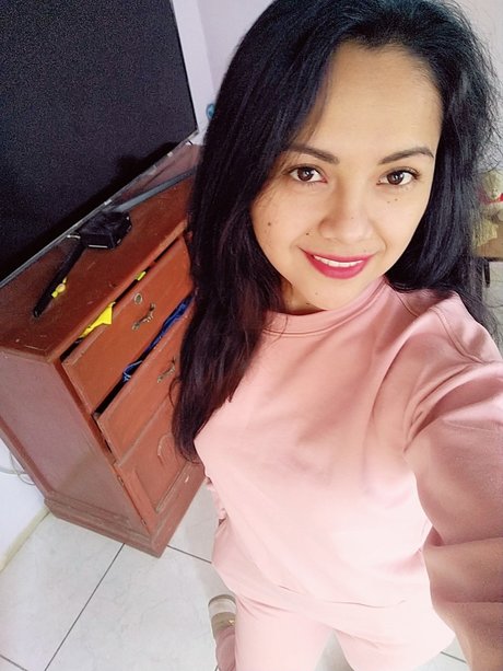 Foto di nudo di fuga di OnlyFans di Angela Rojas