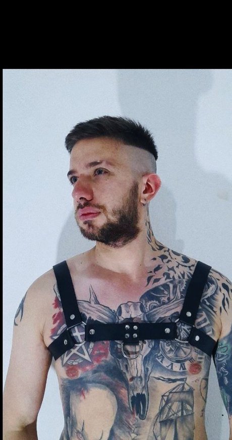 Foto di nudo di fuga di OnlyFans di Perseo Megalos