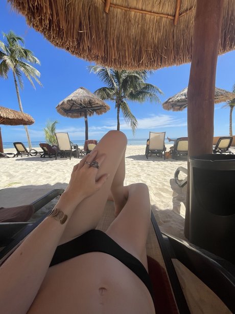 Foto di nudo di fuga di OnlyFans di Caiti J