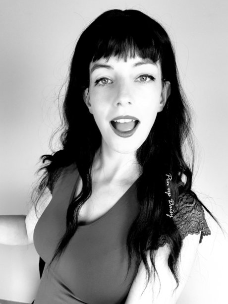 Foto di nudo di fuga di OnlyFans di Pin Up Daisy Nl Ampamp En