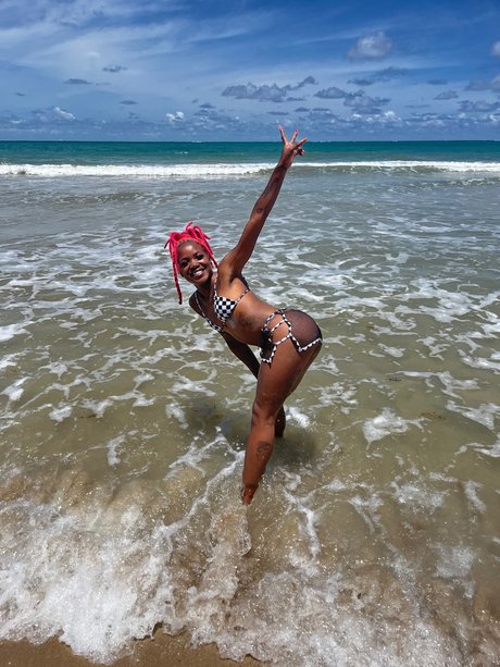 Foto di nudo di fuga di OnlyFans di Pretty Face Goat