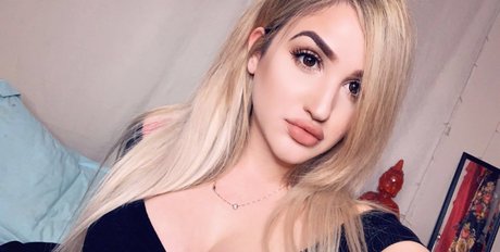 Foto di nudo di fuga di OnlyFans di Cry Baby