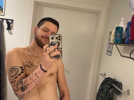 Foto di nudo di fuga di OnlyFans di Scotty