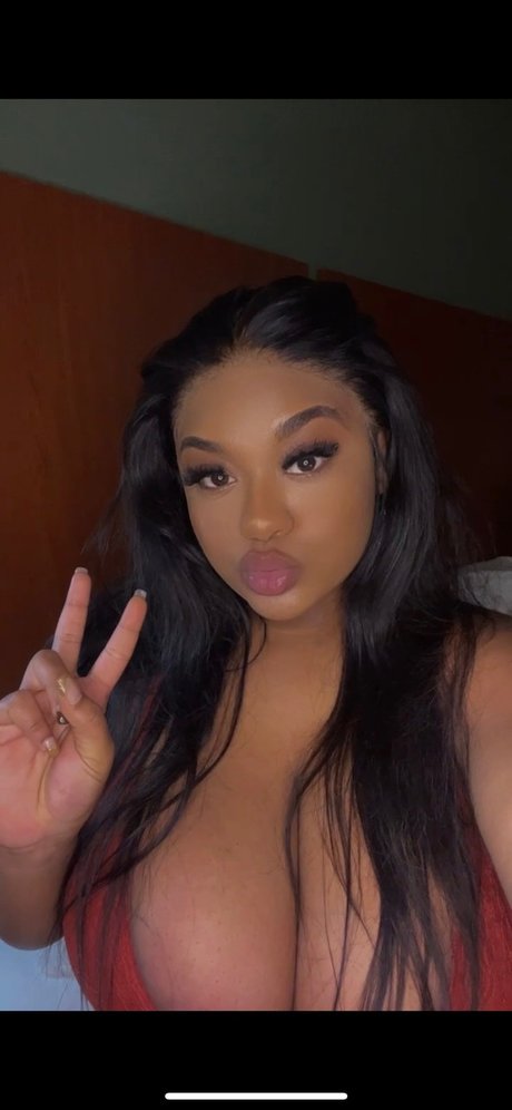 Foto di nudo di fuga di OnlyFans di Queen Angela