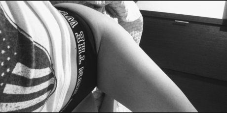 Foto di nudo di fuga di OnlyFans di Mona