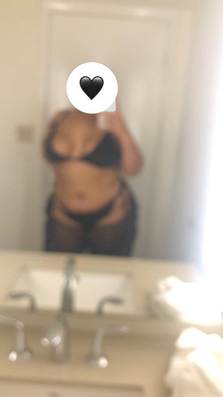 Foto di nudo di fuga di OnlyFans di Queen