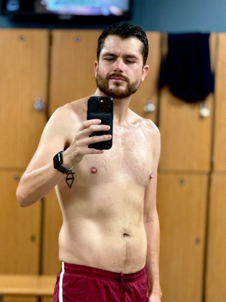 Foto di nudo di fuga di OnlyFans di Cole Santiago