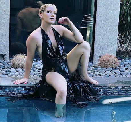 Foto di nudo di fuga di OnlyFans di Ashley Edmonds