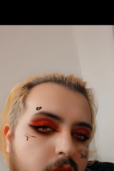 Foto di nudo di fuga di OnlyFans di Floor The Flower