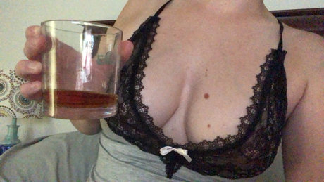 Foto di nudo di fuga di OnlyFans di Rosehotwife