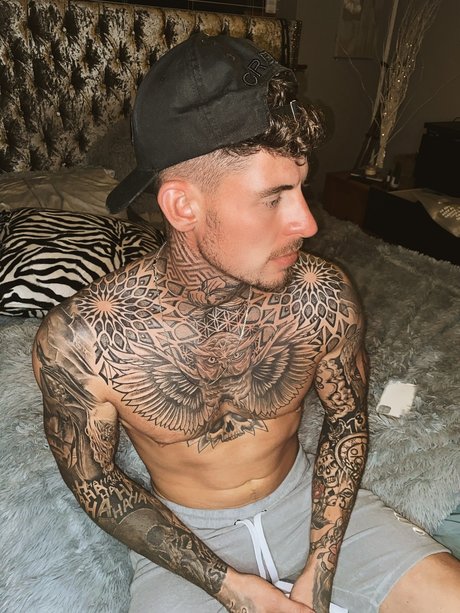 Foto di nudo di fuga di OnlyFans di Sam Chaloner