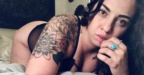 Foto di nudo di fuga di OnlyFans di Saltylillady