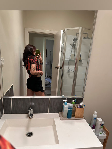 Foto di nudo di fuga di OnlyFans di Your Girlfriend 