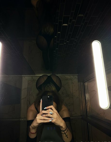 Foto di nudo di fuga di OnlyFans di Daria Kipper