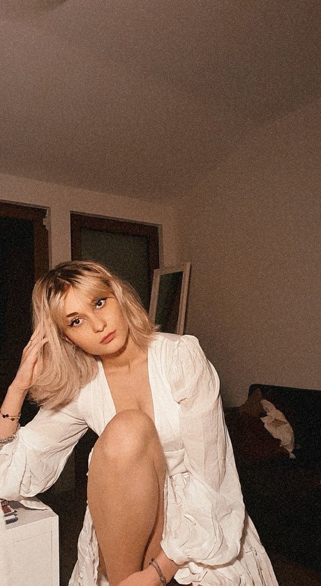 Foto di nudo di fuga di OnlyFans di Saskia