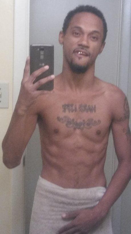 Foto di nudo di fuga di OnlyFans di Big Dog