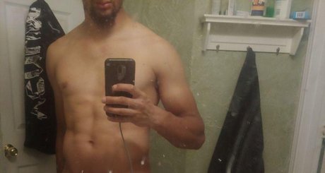 Foto di nudo di fuga di OnlyFans di Ean