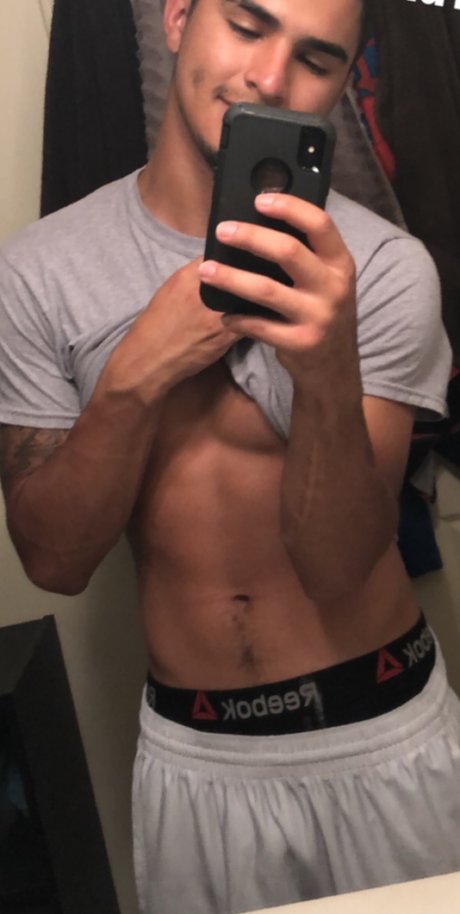 Foto di nudo di fuga di OnlyFans di Santiago