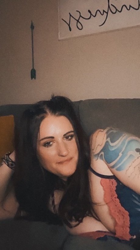 Foto di nudo di fuga di OnlyFans di Karma