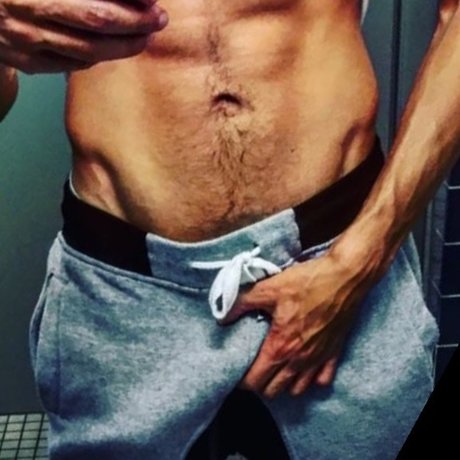 Foto di nudo di fuga di OnlyFans di Slim Is Packin Heat