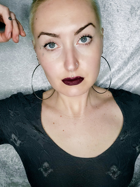 Domina Sasha Beverly