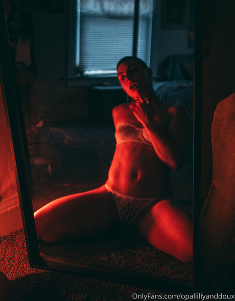 Foto di nudo di fuga di OnlyFans di Opallillyonyx