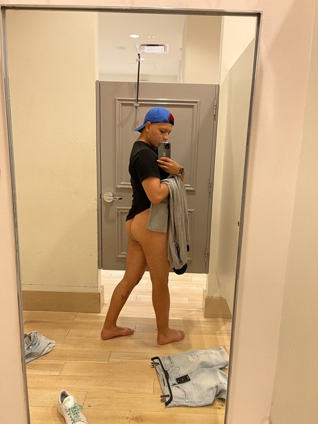 Foto di nudo di fuga di OnlyFans di Livingdeadboi