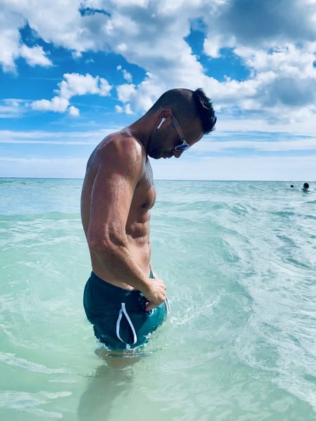 Foto di nudo di fuga di OnlyFans di Ale Primmo Soto