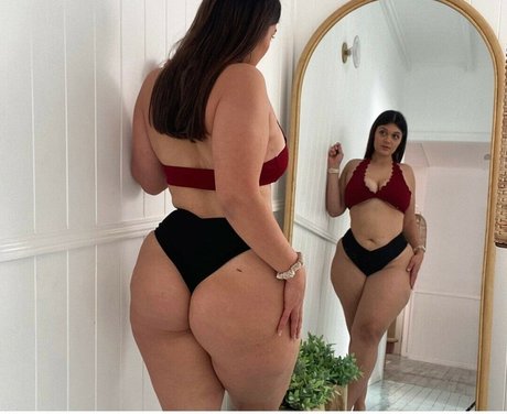 Foto di nudo di fuga di OnlyFans di Xanthia Efthymiou