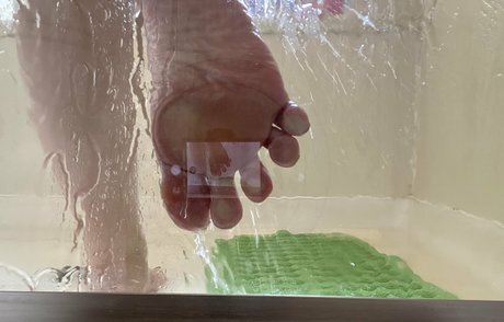 Youlovemyfeettrample