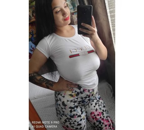 Foto di nudo di fuga di OnlyFans di Ionela Madalina