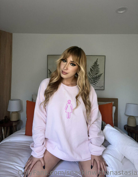 Snackinwithanastasia