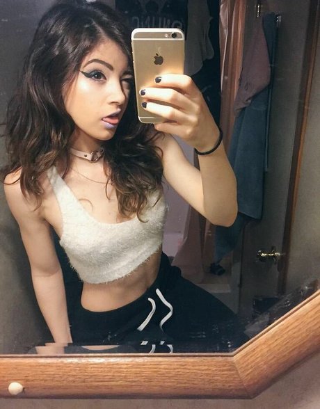 Chrissy Costanza