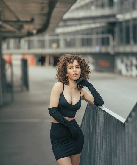 Curlywiktoria